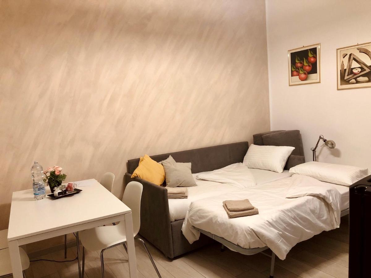 Lovely 2 Room Apartment With Small Garden Milano Exterior foto