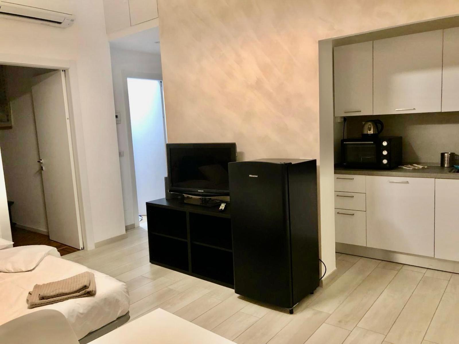 Lovely 2 Room Apartment With Small Garden Milano Exterior foto
