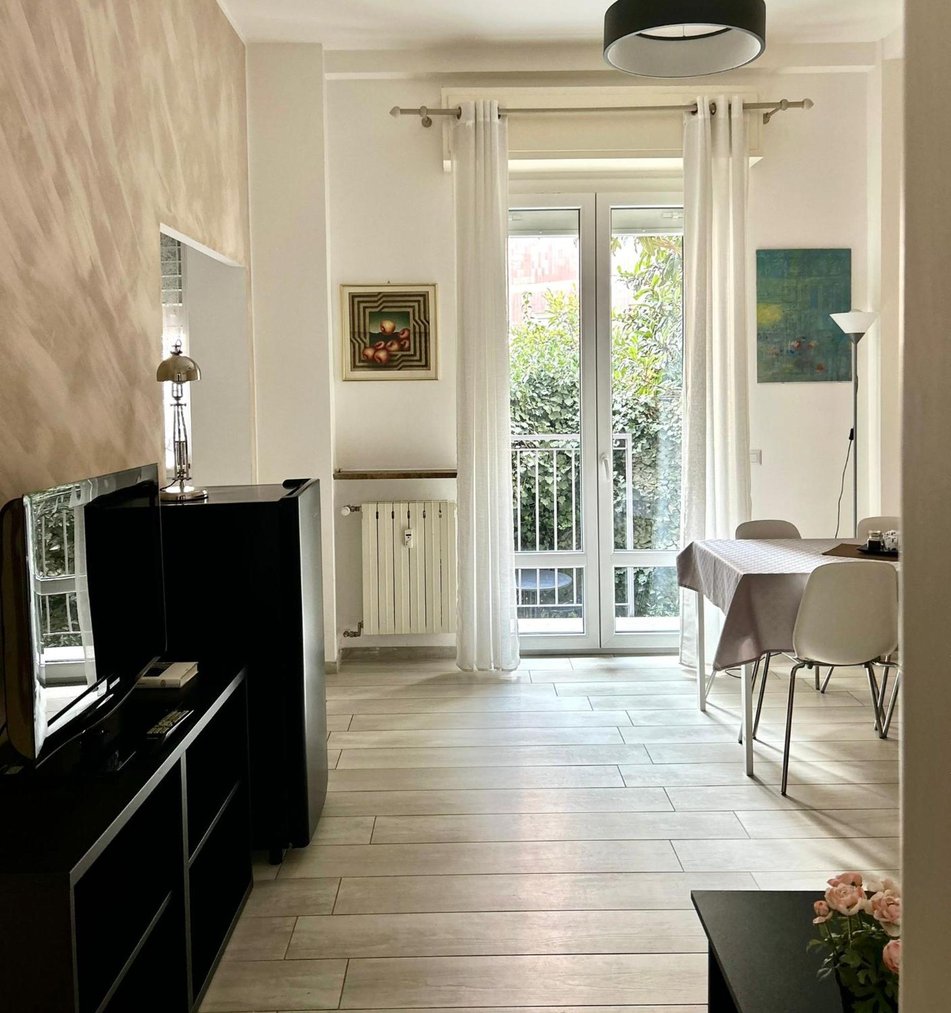 Lovely 2 Room Apartment With Small Garden Milano Exterior foto